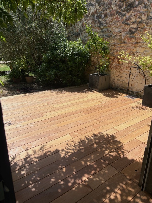 Pose d’une terrasse en bois exotique, cumaru à Fontainebleau, Seine et Marne (77)