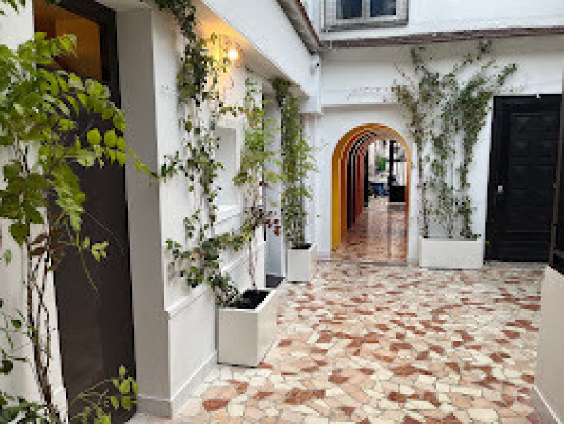 Aménagement d’une cour de boutique parisienne