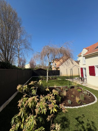 Notre zone d'activité pour ce service Portail industriel gris avec motorisation intégrée et contrôle d’accès pour site professionnel sécurisé à